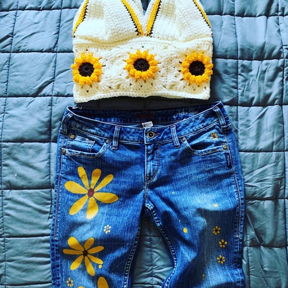 Crocheted Sunflower Halter Top - Picture 2 of 3